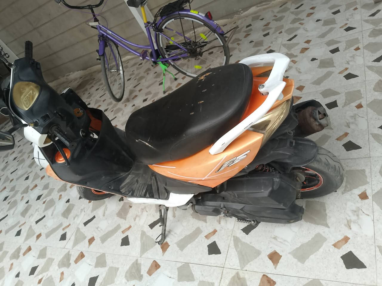 سلام عليكم عندي هاي الدراجة للبيع كله عل البلادي كهربئيات شقاله سلف دراجه نضيفه السعر (375) بي مجال 
الشراي يخابر الهاتف      ***********
