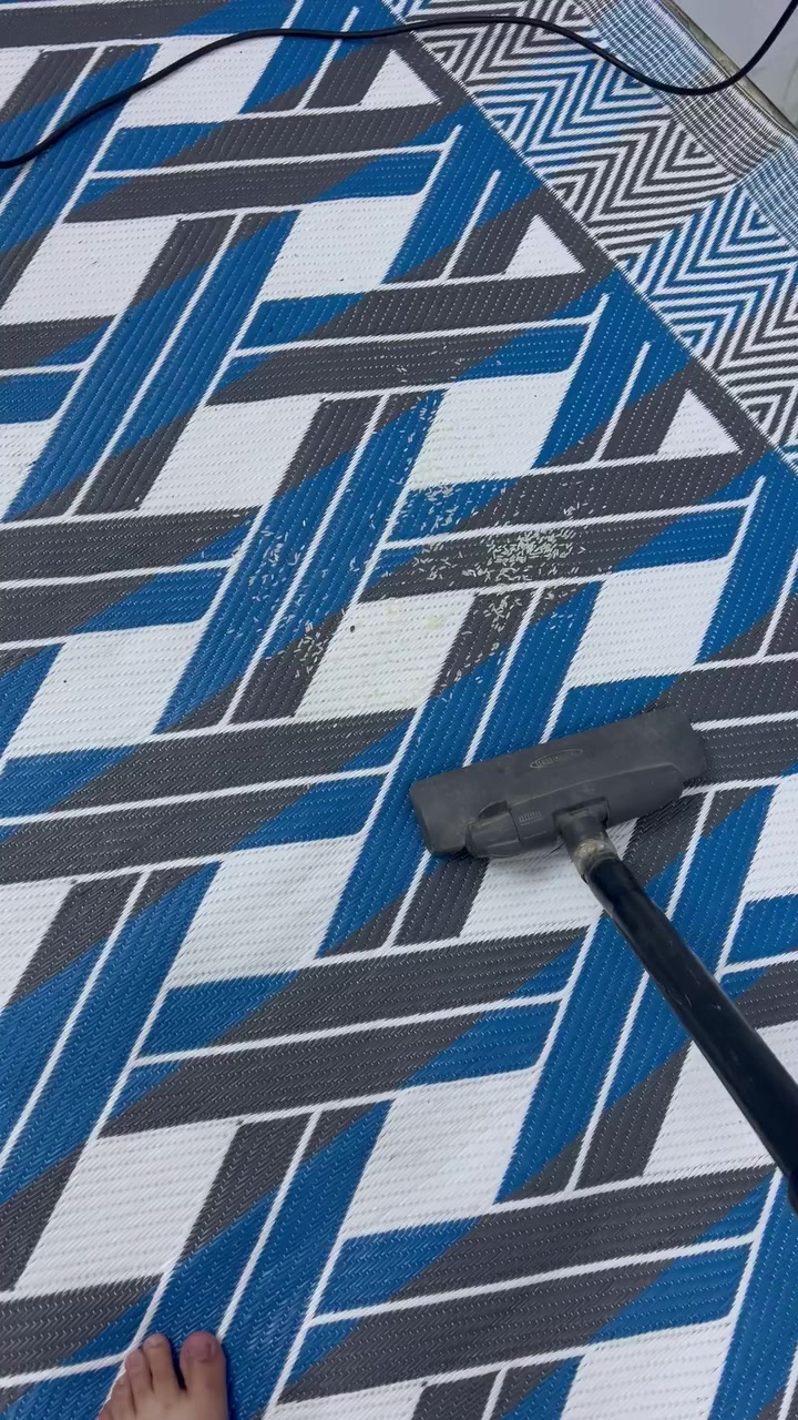 مكنسة كهربائية نوع هيتاشي يابانية اصلية سعة 21لتر يعني تنظفلك بيت 200متر طابقين وزايد وقوة الشفط 2100w كلش قوية سعرها 65الف 
رقمي ***********
