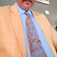 للتميز بالزي الرسمي ماعليك الا التواصل معنا واحنا تتكفل بالباقي للاستف...