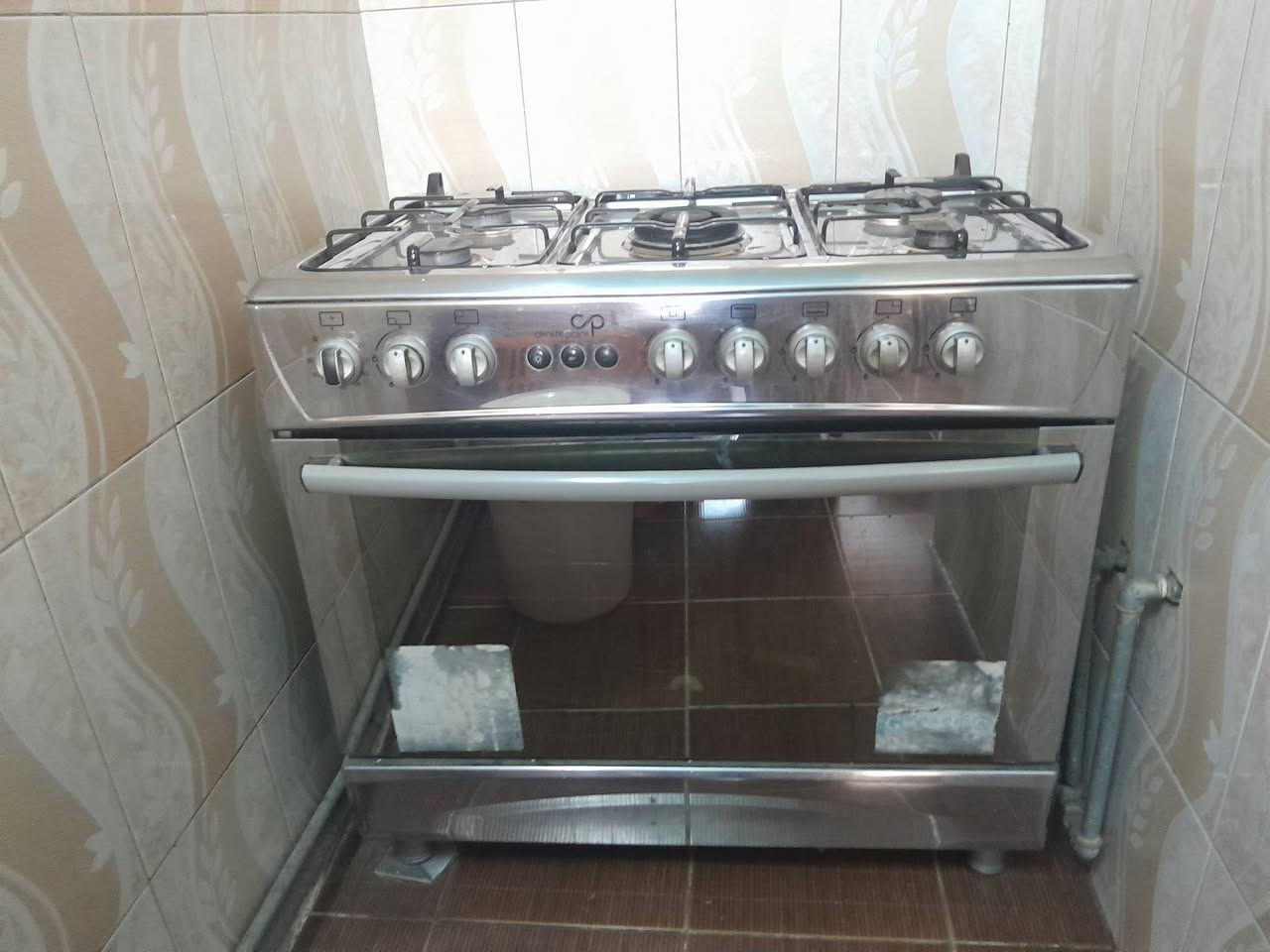 السلام عليكم للبيع طباخ اخو الجديد نظيف جدآ حجم كبير ٩٠ ×٦٠ تركي شغال عالفحص السعر ٢٢٥وبي مجال للشراي مكاني الغزالية للاستفسار الاتصال ***********
