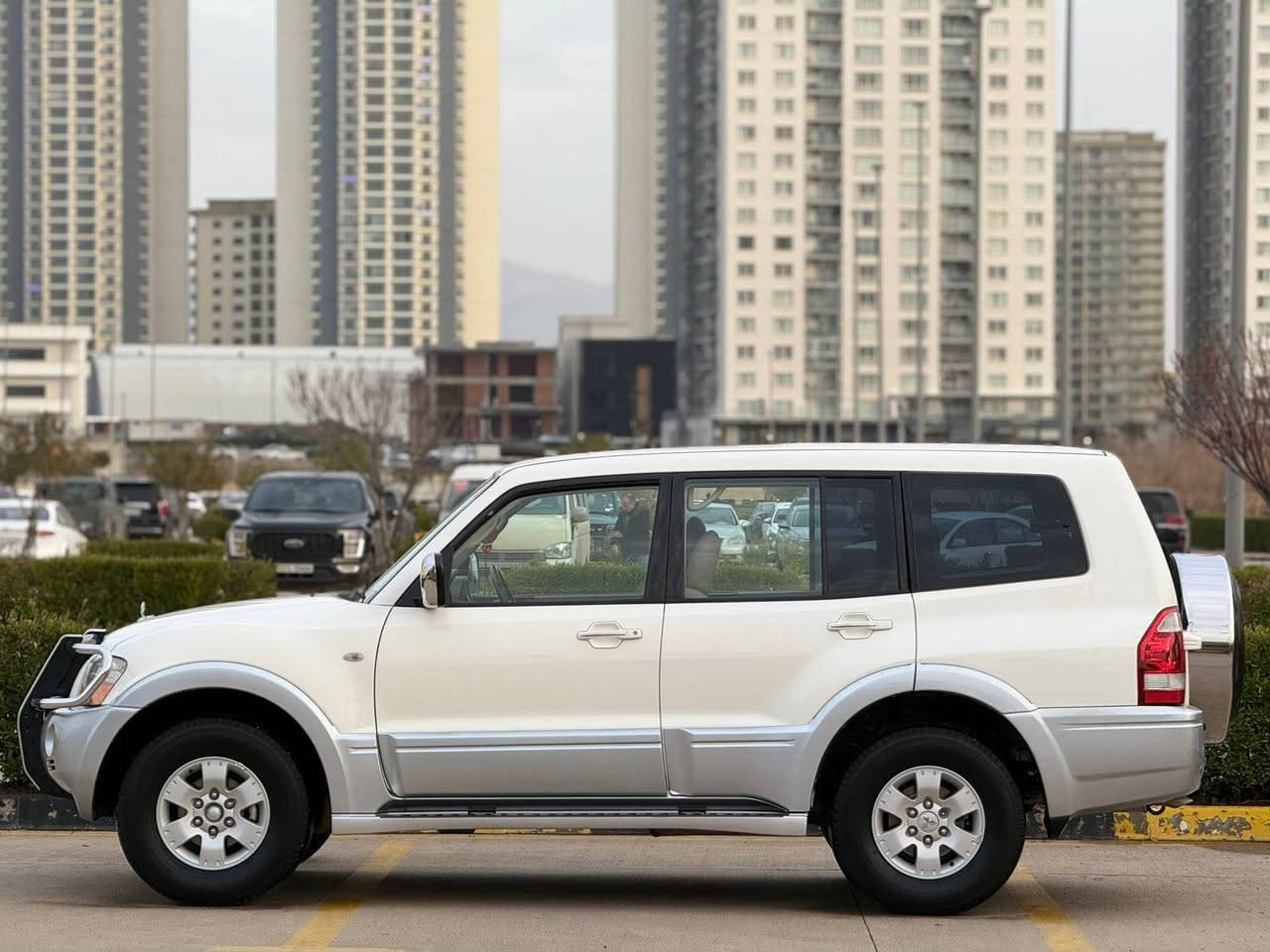 باجيرو موديل ٢٠٠٥ 
 سيارة خليجي شركه سردار رقم اصلي محرك ٣٠٠٠ / ٦سلندر مرغوب / سيارة ١٤٠ الف حقيقي ماشي.... سيارة/  بدون صبغ /مابي اي مصاريف الحمدالله 
 گير اوتوماتيك فور ويل ٣مقعد كشن تبريد مركزي جام كهربائي مرايه كهربا كاميرا و ٣ شاشات اريال كاربا سنويه جديد لحد ٢٠٣٠ بشرطة تحويل و غرامه 
سعر ١٢٨ ورقه و مجال
***********

باجیرۆ مۆدیل ٢٠٠٥
خلیجی شریکەی سەردار رقم ئەسڵی مەکینە V6 3.0 مەرغوب 
١٤٠ هەزار حەقیقی ڕۆشتووە..
مواسەفات...
گێڕ ئۆتۆماتیک سێ ڕیز کوشن ناو زەرد تەبرید مەرکەزی ئاوێنە شەفت  ناو فۆرمیکا دەبڵ ئەکسڵ جام کارەبا ئاوێنە کارەبا کامێرای بەگ ٣ شاشە بلوتوزو ئاریەڵ کارەبای سەیارەکە بێ بۆیاخە بێ سارد و بێ شوخت ماڵی دۆستە تەحویل و غرامە بەشەرت سەنەوی هەتا ٢٠٣٠ تازەیە 
سعر ١٢٨ و معامەلە....
*********** السليمانية, العراق
