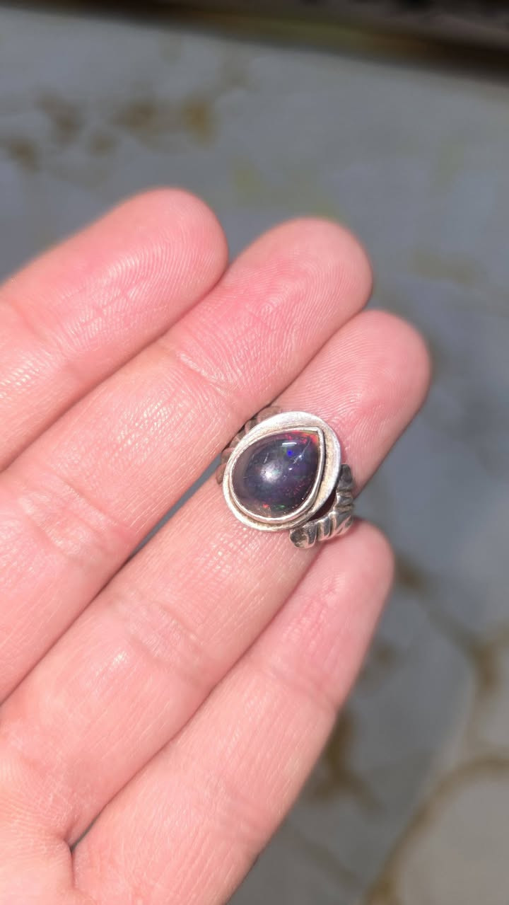 اوبال إثيوبي شكل دمعه ناعم قياس 13 لبيع مكاني نجف ***********
