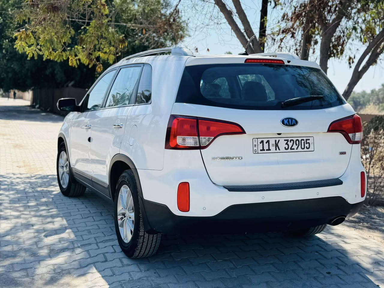 السلام عليكم 
سورنتو 2014 وارد أمريكي 
حادثها بس رئوس الجاملغات الأمامية 
بدون شواصي 
السونار + صور الحادث مرفقات بالمنشور 

مكينة 2400 GDi 
5 راكب 
حدادية جديدة 
تايرات جديدات 
رقم بغداد دولي باسمي 
تبريد ثلج 
ماشية 107 ميل 

مكاني بابل 
السعر 140 وبيها مجال الي حاب يشتري يتصل 

*********** اتصال + واتساب
