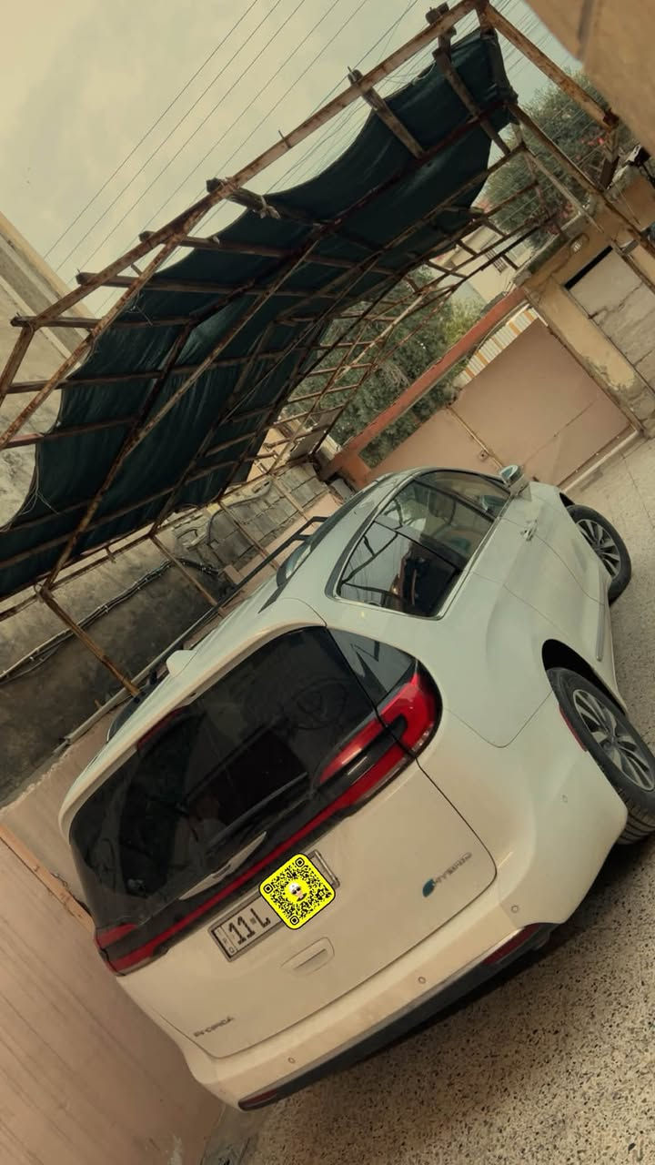 :  كرايسلر باسفيكا هايبرد موديل 2022
#الضرر    :نسبة غرق قليلة جداً 10‎%‎ وصار بيها بالعراق جاملغ وباب مكفولة كفالة عامة من الشواصي والغود ايضا الكهربائيات
#الرقم     : بغداد تحويل ثاني يوم مشروع وطني
للاستفسار:***********

#المواصفات  :تقريباً اعلى مواصفات بالباسفيكا
بانوراما 
مري شفط 
▪️ كرايسلر باسفيكا
كامرات360درجة 
سماعات بنوع هارمن كاردن 
▪️نظام الاصطفاف التلقائي ( اوتو بارك )
▪️ محرك 6 سلندر 3600
▪️رادار امامي تفاعلي متعدد الاستخدام
▪️لايتات زينون عالي وناصي مع حاجب LED مع كشافات دعامية زينون
▪️حساس خلفي
▪️ حساسات الاجتياز الجانبية ( نقاط عمياء )
▪️ كشافات دعامية اصل 
▪️ بصمة باب وبصمة تشغيل وتشغيل عن بعد 
▪️كشن ذاكرة (خزن ميموري) لكرسي السائق
▪️ طقم ويل حجم 18 مع طقم تاير بحالة ممتازة 
▪️ كاميرا خلفية دوارة مع الستيرن 
▪️ باب جنطة كهربائي شفط 
▪️ ابواب جانبية كهربائية مع بردات اصلية 
▪️ غرفة السيارة جلد اسود اصل مع تطريز S
▪️ تحكم كهربائي متكامل لمقاعد المقدمة 
▪️ شاشة دشبول كبيرة لمجموعة من الايعازات
▪️ السيارة 7 راكب مع 3 قطع تبريد
