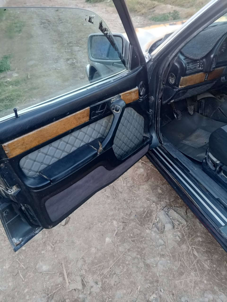 سلام عليكم بي ام للبيع حجم ٧٣٥ محرك مفتوح ٣٥٠٠ محرك حاويه كير حاويه تخم تاير صدر جديد السعر ٣٠ ***********
