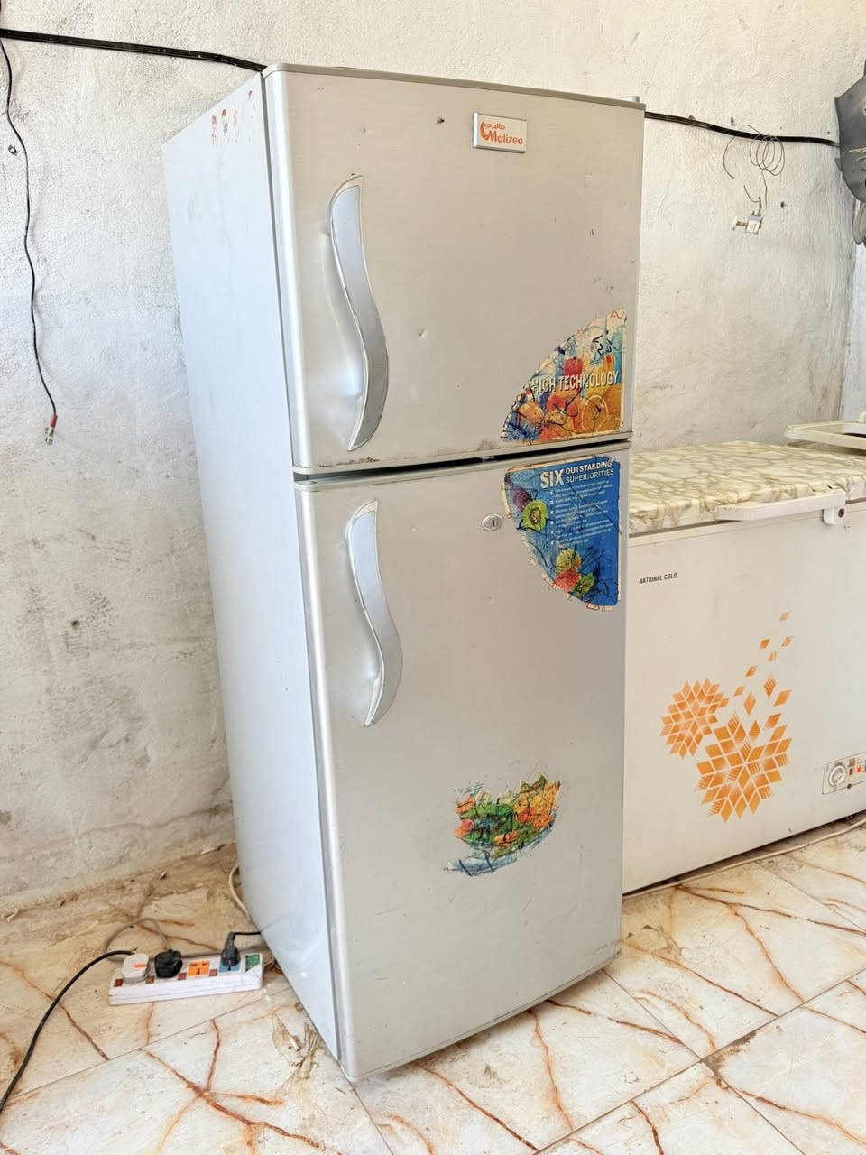 ثلاجات عدد 2 للبيع شرط النظافه والتجميدً فوكً وجوه
مجمده بوكس 12 قدم شرط التجميد 
الشطره ***********
