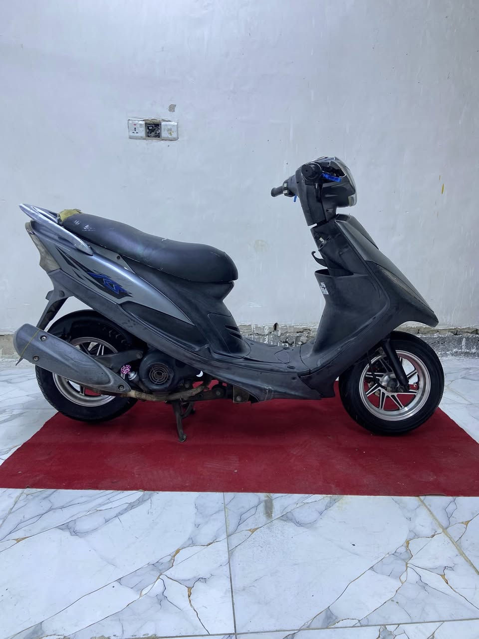 سلام عليكم ماكس عدله للبيع 

لدراجه وكاله بعدهي مال رمبه صالها3اشهر 

كفاله عامه السعر ((700)) وبيها مجال لعنوان 

بغداد حي لبتول ***********
