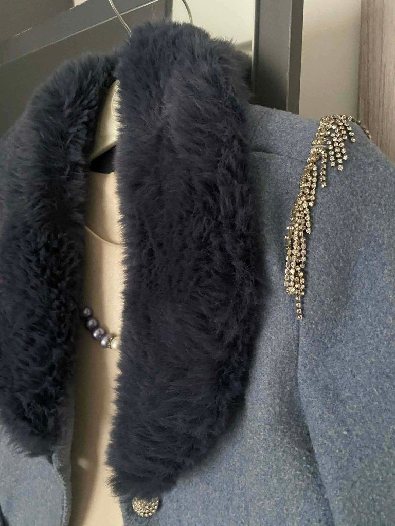 السلام عليكم 
ملبوس مرة وحدة اخذتو ب75
اريدو ب30 يلبس عمر 12 او13
متوفر توصيل محافظات


**إذا كنت صاحب هذا الإعلان وتريد حذفه لأي سبب، رجاءا أرسل رسالة إلى الدعم الفني**