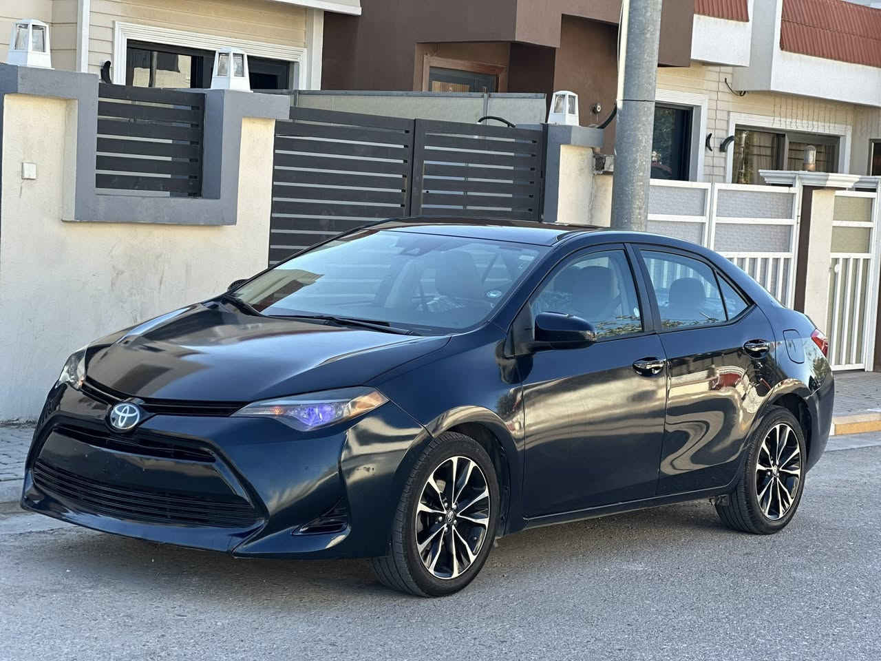 للبيع كورلا LE
السعر 123 بيها مجال 
***********
موديل 2018 
تحكم ستيرن 
تثبيت سرعه 
رادار بلادي 
حجر بلادي 
تايرات جديد 
وياله جديد SE
داخل لونين 
بدون ايرباك حادث بسيط
كير مكينه جديد
تبريد ثلج 
رقم أربيل تحويل ثاني يوم 
مكان السياره ديالى خانقين
