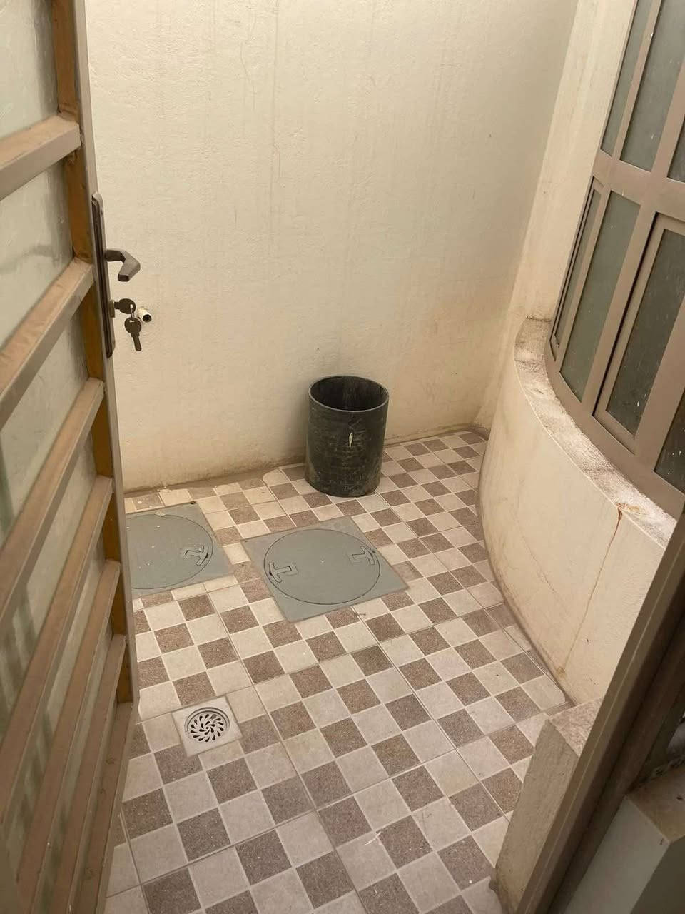 بيت للبيع – موقع مميز

📍 الموقع: 24، ثالث قطعة من شارع 60
📏 الشارع: 10 متر
📐 المساحة: 150 متر
📏 الواجهة: 7.5 متر
📏 النزال: 20 متر

✨ موقع حيوي وقريب من الشارع الرئيسي
✨ مناسب للسكن أو الاستثمار

📞 للتواصل: ***********

💰 السعر: (يحدد عند التواصل
