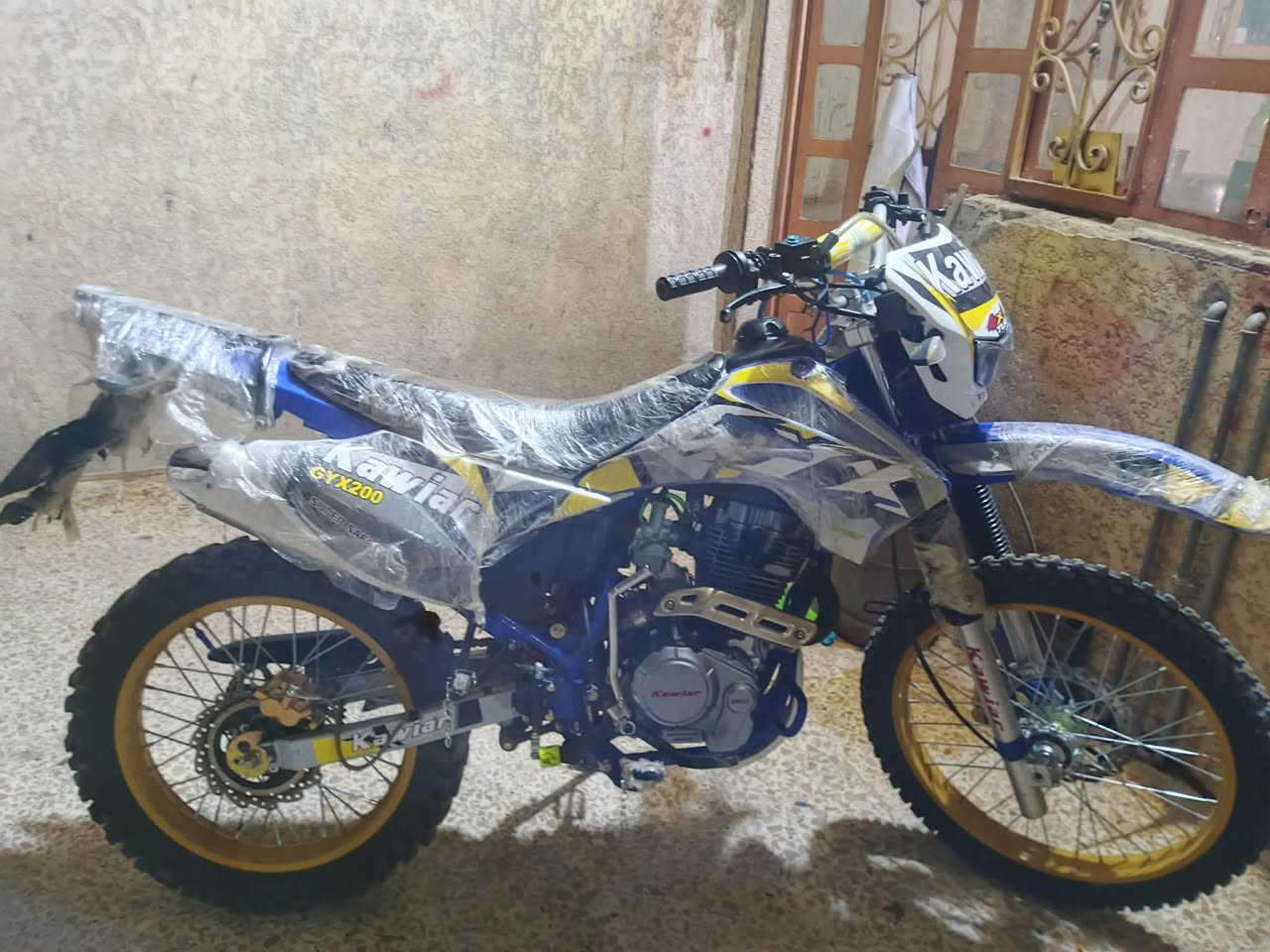 سلام عليكم قفاز للبيع اوراق كامله 😈مراوس حسب القناعه
***********

المو شراي لا يتعبني 🥷🏽
