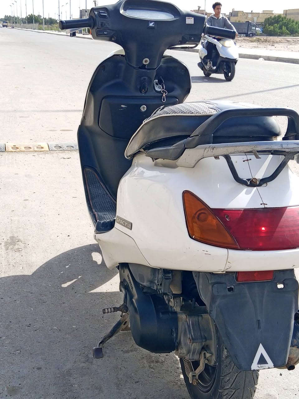 سلام عليكم سبيسي ياباني لببع  ب550درجه حلوه مرتبه ما نقصه شي   كلشي شغال بيها قفل جنطه قفل ستي كفراتها الصيه خمسه اختام محركها ما ينسمع  ما مفتوحه بس مفيلسه فقط مكاني كوت زين القوس رقمي ***********
