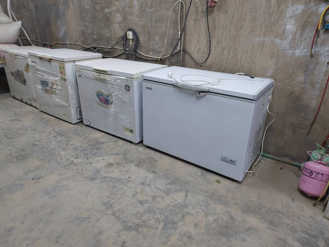 وصول وجبه جديده من ثلاجات ومجمدات مستخدمه شرط شغل جميع أحجام اسعار ثلاجات من ١٣٠ لحد ٢٠٠ وسعر مجمدات من ١٢٥ لحد ١٥٠ عنوان سوك حديثه خلف جامع عبدالرحيم اتصال ***********
