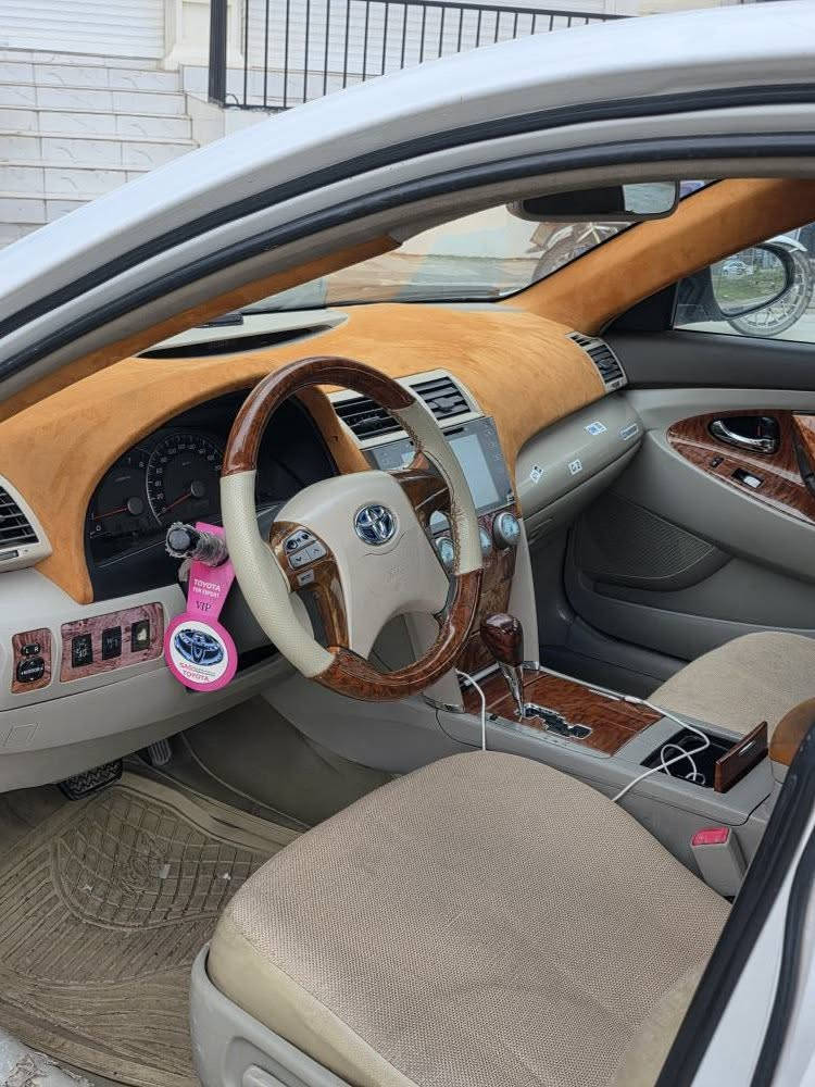 سلام عليكم سيارة كامري للبيع 
مواصفات GLX يعني نوعيه الي يجي فول
وتعديلات مسوين عليها سيارة بصمه و باب بصمه ومراية شفط وكراسي كهربائي و شاشة موجود حتى ع كراسي الخلفي بردات سبير بعده مانزل وتايرات جديده وسيارة ماشية ١٩٠ تبريد ثلج قطعتين
شرط تحويل 
حادث ١٥ سانتيم براس جاملغ باقي كلين من دواخل ....... الخ
سعر 130 بيه مجال بسيط
رقم هاتف *********** كركوك, العراق
