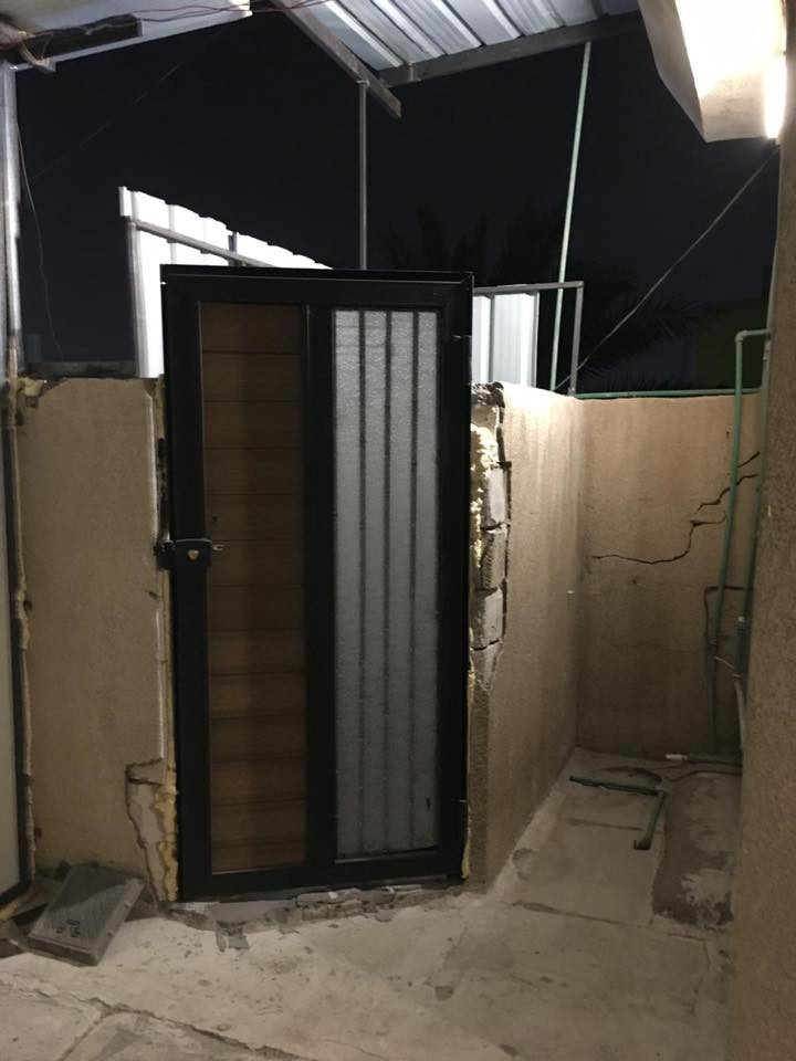 بيت طابق أول كامل منفصل للايجار في القبلة - حي الجامعة - خلف مدارس الخالدون ، يحتوي على غرفتين وصالة داخلية وموزع ومطبخ وصحيات وسطح اول وبيتونة وسطح ثاني ، مبلغ الايجار المطلوب هو  ،
500 الف 
غير قابل للتفاوض .
علما ان مساحة الطابق 120 متر مربع ، 
للاستفسار الاتصال بالرقم ***********
، ملاحظة :
اجور استهلاك الماء والكهرباء الوطنية على المستأجرين
