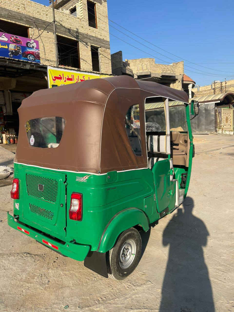 السلام عليكم تكتك موديل 2021 الشهر 8 يوم 17 التكتك حلوه ونضيفه بيها حار كد شبر يم البكلايت اليمن بس وبيها طخات كلش قليله ول مكينه مجفته تجفيت شركه السعر 8 وبيها مجال المكان بغداد بلديات شارع المرور ***********
