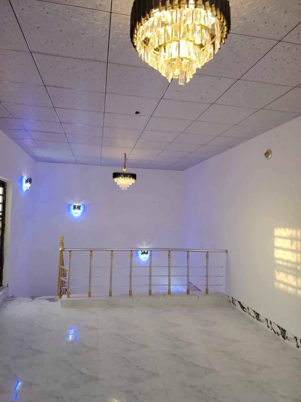 #_بيع_مستعجل

200 طابقين

 على شارع المطار مقابيل ملحق القريه ماء وكهرباء

واتبليط الحد باب بيت طابو زرعي سند 25 بناء طابوك

جمهوري صب كونكريت سيراميك بورسلين ثقيل بيه

4غرف صالتين صحيات استقبال مطبخ بارد مطبخ حار

البيت فول عمود 325
للاستفسار اكثر الاتصال على الرقم التالي أو مراسله واتساب ***********
