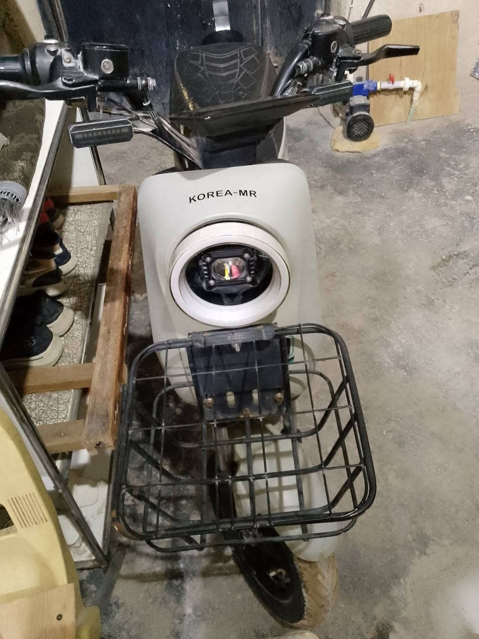 ار9 للبيع نضيفه البارحه بدلت خمس بطاريات جدد كهربائيات كلهه شغاله سعر ٣٢٥ الزبير ***********
