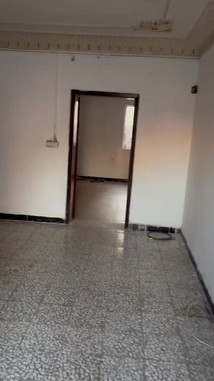 مشتمل طابق أول معزول يحتوي على غرفة مطبخ وصالة مشترك خدمات موقع الاعظمية شارع الضباط خلف جامع العساف سعر 450 عائله فقط 

***********
