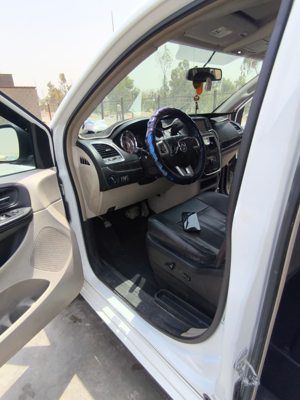 السلام عليكم ورحمة الله وبركاته من رخصة الادمن دوج كراند كرفان 2019 رقم نجف دولي فول مواصفات واحد على واحد فئة GT ومعروفة مواصفات الجيتي شاشة أمامية قلاب وشاشة بل سقف شغالة ثلاث قطع تبريد والسيارة بسمي والسيارة   حادثها جاملغ الامامي من الجهه الايمن وللعلم صور الحادث من يمضى عليها 5 سنوات ماتطلع بل سستم والك فحص بل سونار بس جاملغ  والجاملغ اصلي مابي صبغ والسيارة نضيفة جداً كيرومكينة مامفتوحات السعر 220بي مجال  ترهم مرواس ونقدأ 
الرقم: ***********  
الرقم:
