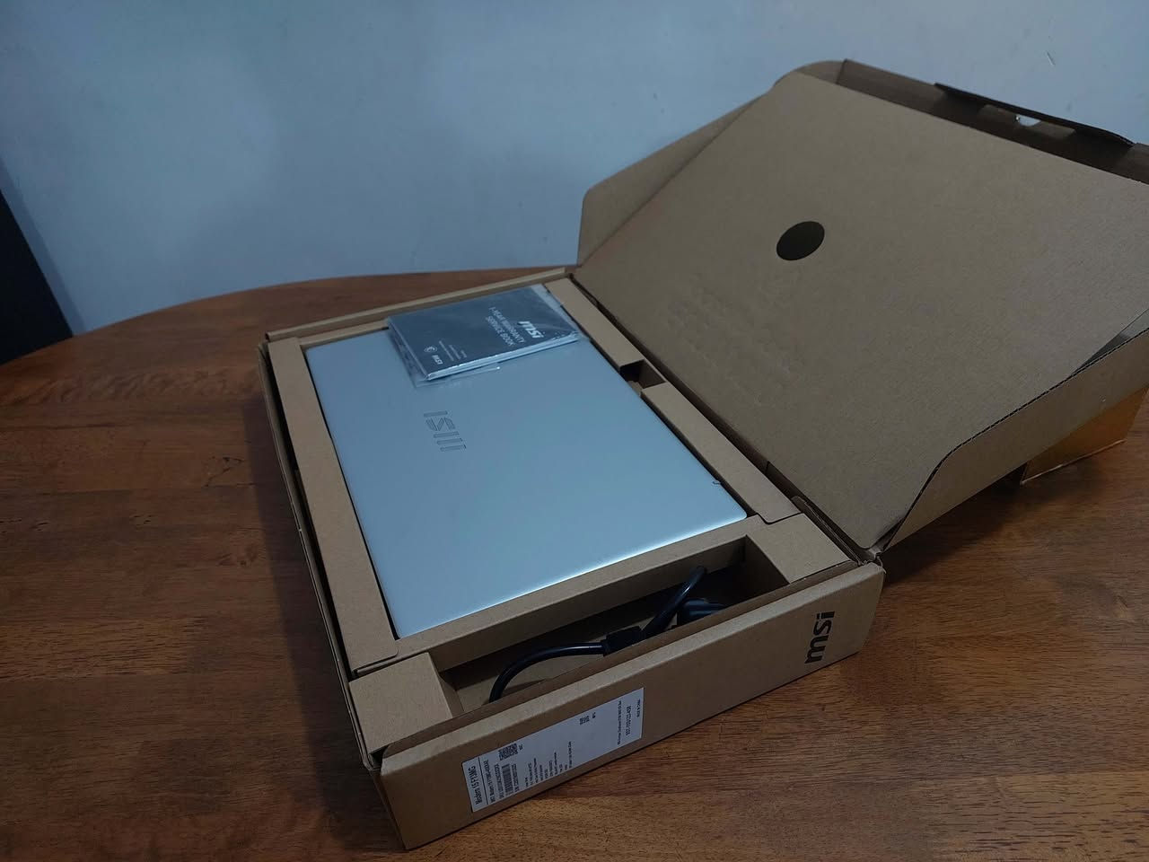 السلام عليكم .. جيل 13  ماركة  MSI   بلون مميز جدا ... ...شاشة حجم 15.6 دقة FULL HD نوع IPS مضادة للانعكاس ....رام  حجم 16 كيكا...هارد نوع  SSD NVME (اسرع انواع الهاردات ) بحجم 512 كيكا ..... معالج كور اي 5 جيل 13...كيبورد ضوئي ثلجي 3 درجات ...اللابتوب سوبر سلم وشكلة روعة وشحنة ممتاز ...وكارتونتة وغراضة كاملة ... ملائم للبرامج الهندسية  والدراسة والاعمال وغيرها  ...مكانه بغداد سعرة 375$  للاستفسار الاتصال ***********  او ***********(واتس)
