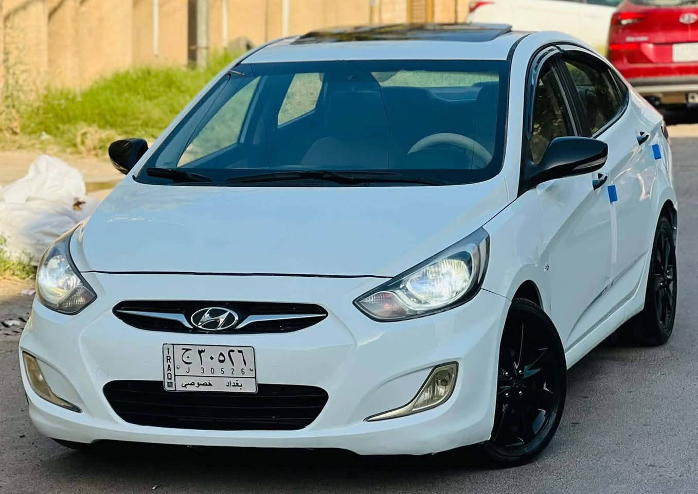 عليكم عندي اكسنت ٢٠١١ خليجي رقم بغداد تحويل ثاني يوم  سياره جديده وجاهزه مابيها نقص مكفوله من الصبخ والضربه والدواخل  فقط بيها مكانين صغار بارد كد ٤ اصابع والباقي مكفول محرك ١٦٠٠ دوش 
فووول مواصفات 
فتحه سلايد 
شاشه 
كأمره  
ويل كب 
خمس تجاوي 
ايكو 
اي بي اس 
داخل لونين 
حاكيه بلوتوث 
محرك ١٦٠٠ 
تبريد ثلاج 
سياره نضيفه وجاهزه 
مكان السياره بغداد 
عارضها ب٨٩ وبيها مجال للشراي 
وهذا رقمي 
***********
