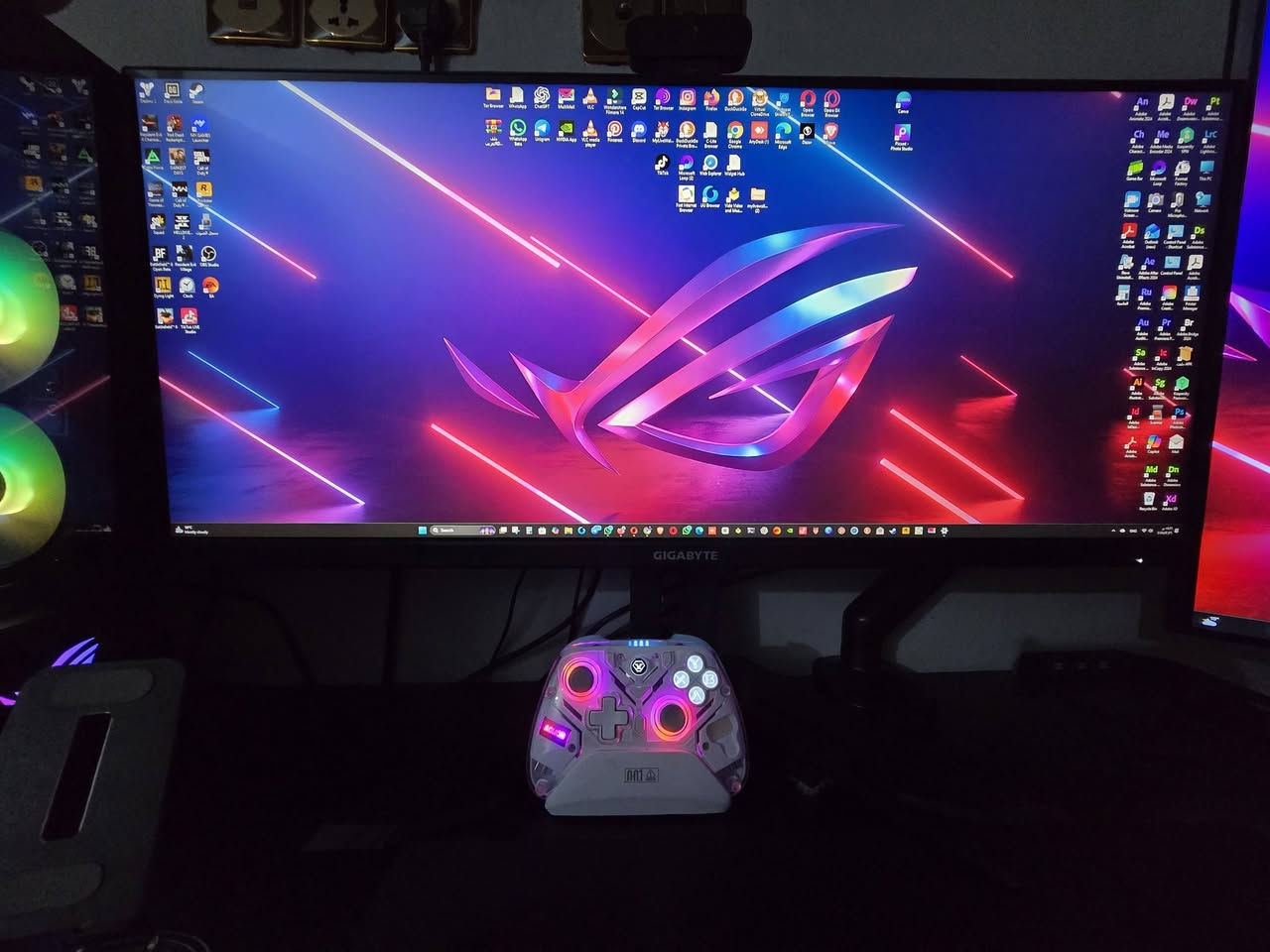 🔥 للبيع حاسبة Gaming احترافية – مواصفات عالية جدًا 🔥
مناسبة للألعاب الثقيلة، التصميم، والمونتاج بأفضل أداء ⚡
🧠 المعالج: انتل كور i7 الجيل الثاني عشر (12700K)
🎮 كرت الشاشة: RTX 4070 SUPER سعة 12GB
⚡ الرام: 32GB DDR5 بتردد 6400MHz
🧩 اللوحة الأم: ASUS ROG STRIX B760-I GAMING WIFI
💾 الخزن: SSD NVMe الجيل الرابع سعة 2TB بسرعة عالية جدًا
❄️ التبريد: مبرد سائل احترافي 240MM مع إضاءة RGB
🔌 مزود الطاقة: 750 واط شهادة 80+ Bronze
🖥️ الكيس: ASUS ROG Gaming احترافي
📺 الشاشة: 34 إنج منحنية، دقة 2K، تردد 144Hz
🔋 جهاز UPS: لحماية الحاسبة من انقطاع الكهرباء
⌨️🖱️ كيبورد وماوس: Gaming بإضاءة RGB
✅ يشغل جميع الألعاب الحديثة بأعلى إعدادات
✅ مناسب للبث، التصميم، والمونتاج
✅ الجهاز كامل مع الشاشة وجاهز للاستخدام
💰 السعر: مناسب وقابل للنقاش
📞 للتواصل: ***********
📩 واتساب أو اتصال للجادين فقط
