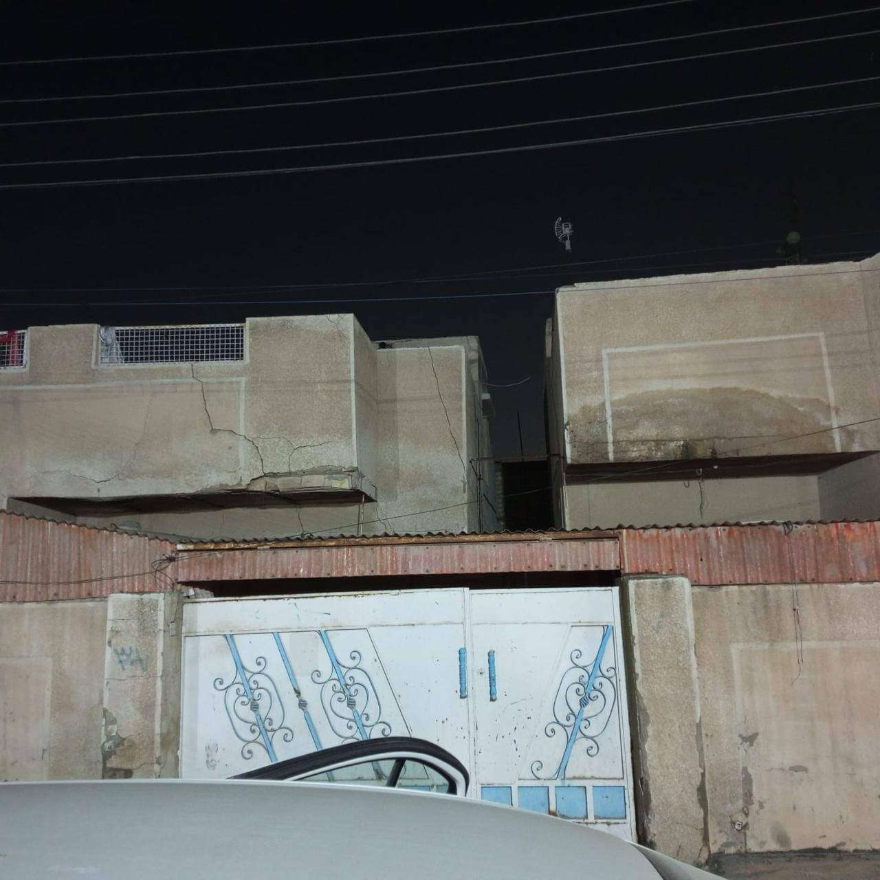 السلام عليكم بيت قديم للبيع مساحة ٢٤٠ متر وجه ٢٠ نزال ١٢.٥ ركن مبني بيتين مساحة كل بيت ١٢٠ العنوان الچريخي شارع ٣٠ قرب ابو فلاح الوكيل 
*********** واتساب
