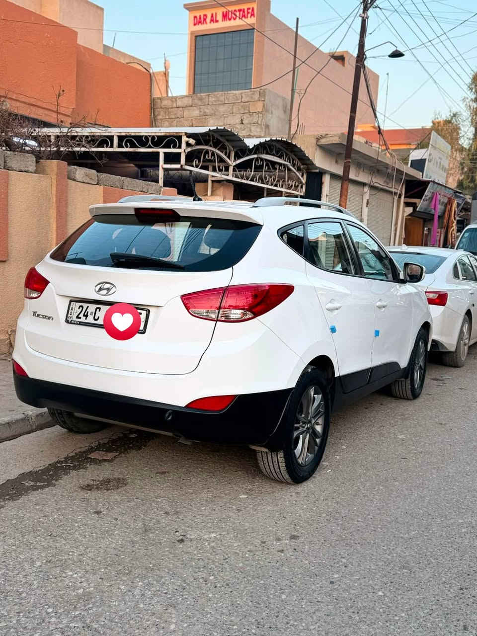 السلام عليكم ورحمة الله وبركاته سياره للبيع توكسن 2015 سياره جديدة السعر 170
محرك شرط... 
كير شرط... 
مواصفات
شاشه
تبريد قطعتين ثلج
كشنات جلد
خمسه ويل
ليت زينون عالي ناصي بلاجكتور
موصفات التوكسن معروف
سياره جديدة ماتصرف عليها كلشي
كورك *********** تواصل واتساب
زين ***********....
