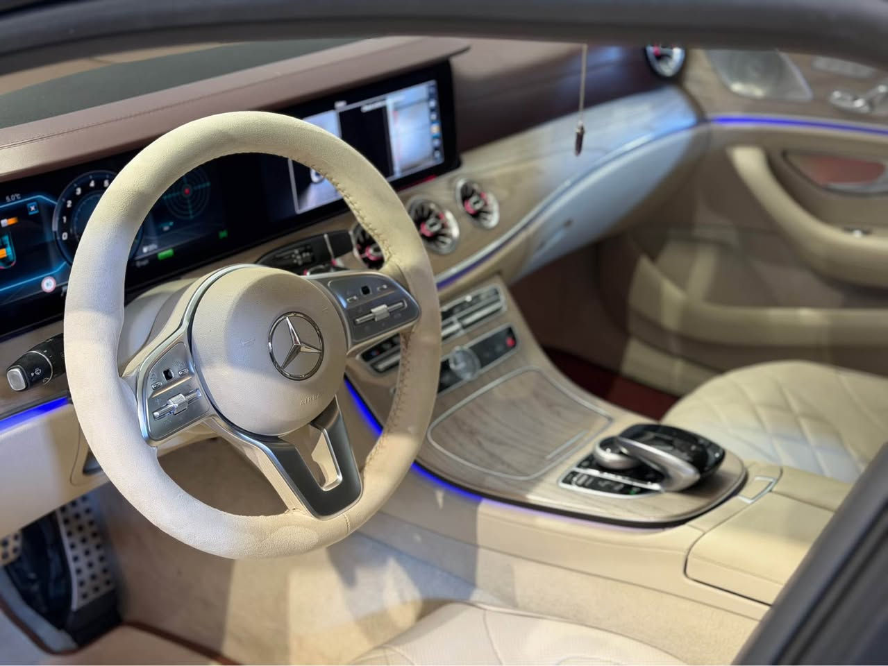 Mercedes Benz CLS450 AMG Germany
Model:2018

AMG Fulll mwasfat

70.000KM roystiya

Ger makina kahrabaye ba shart

Clean Title

s3r:410 waraqa 

raqam Mobil: *********** دهوك, العراق
