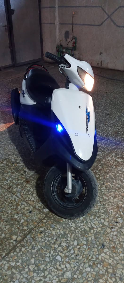 دراجه ماكس قجمه للبيع السعر 300 وبيها مجال بسيط
دراجه مكينتها مجفته جديد شغاله لاتبخير ولا دخان هندر شادلها جديد شغاله سلف وهندر باتري جديد كهربائيات لايت كله شغال المكان بغداد كماليه شارع الأصفر 
واتساب/ ***********

