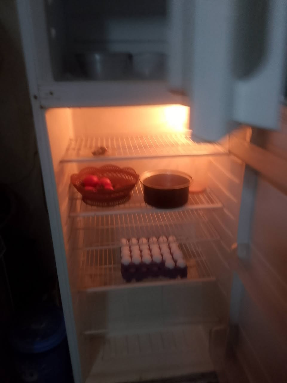 ثلاجه 20قدم ابلادي مامصلحه شرط الشغل السعر 110اوبي مجال شراي اتصل اوخاص ***********
