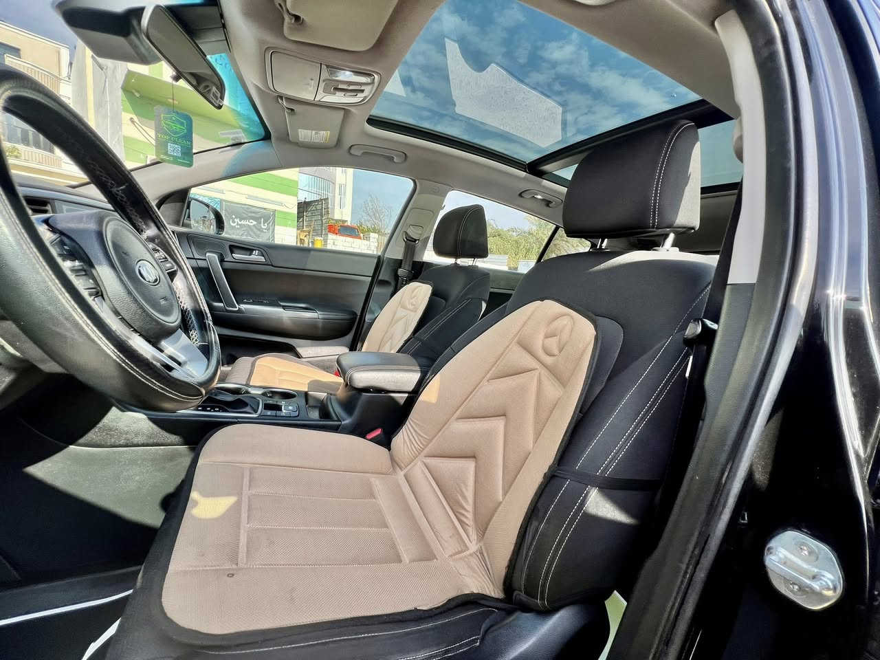 السلام عليكم
للبيع فقط ✅
سبورتج امريكي 🇺🇸 موديل ٢٠٢١   فئة EX
فول مواصفات عدا الجلد 
رقم اربيل  الجديد - ماشية ٦١ الف ميل 

محرك ٢٤٠٠GDI 
بانوراما 
بصمة 
شاشة ذكية (apple car play).
رادار امامي وخلفي
تدفئة بالكشنات 
كامرة خلفية
مري شفط
تحديد مسار 
فور ويل درايڤ 
تحكم ستيرن 
ثلاث وضعيات قيادة 

حالة السيارة العامة 
النظافة الخارجية ٩٠٪؜. 
النظاقة الداخلية. ٩٥٪؜ 
وضع المحرك   :لا توجد اي مشاكل 
وضع الصدر الامامي : والخلفي. لا توجد اي مشاكد
السيارة ما بيها اب نقوصاات الحمد لله واكيد تجي وتشوف بعينك بالصور ميبين كل شي 

ملاحظات السيارة 

حادث امريكا بدون ايرباك وبدون دواخل 
حافة البنيد. .والبنيد مصبوغ كلة  و جاملغ  امامي  كذلك مصبوغ 
وموجودة صور الحادث 
بالعراق صاير بيهه ضربه خفيفه بالصندوق و موجود ايضا صور الحادث رجعت حار لان بالكنر ومردت اشوة الصندوق وصبغت على كد الحادث 
كل صور الحادث  موجودة ادزهن على الخاص

السعر  ١٩٥٠٠$

للتواصل واتس اب *********** 
او خاص على الماسنجر 

مكان السيارة صباحا الحارثية 
مساءا سبع ابكار
