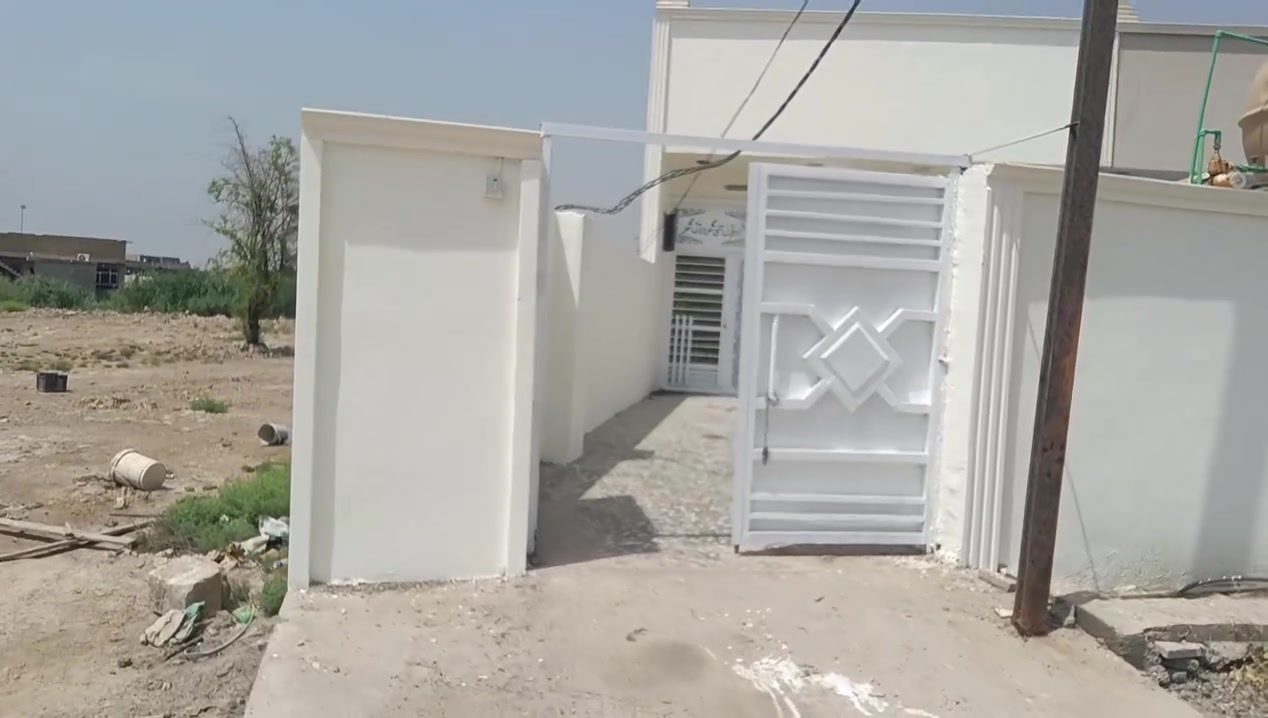 السلام عليكم ورحمة الله وبركاته 🌹
📢 بيت للبيع – فرصة ممتازة للسكن والاستثمار
📍 الموقع: قريب جداً من الشرطة الخامسة
📐 المساحة: 200 متر مربع
🏡 نوع العقار: زراعي
🔹 يحتوي على:
غرفتي نوم
3 حمامات
صالة
مطبخ 
كراج
بيتون
🔹 الخدمات: ✅ ماء
✅ كهرباء
✅ مجاري
✅ خط مولد قريب
✅ منطقة مخدومة وحيوية
✨ موقع مميز وقريب من جميع الخدمات، مناسب للسكن العائلي أو للاستثمار.
💰 السعر: مناسب ويوجد مجال للتفاوض الجاد.
📞 للاستفسار والمشاهدة يرجى التواصل على الرقم الخاص بكم.***********
نسأل الله التوفيق للجميع. 🌷
