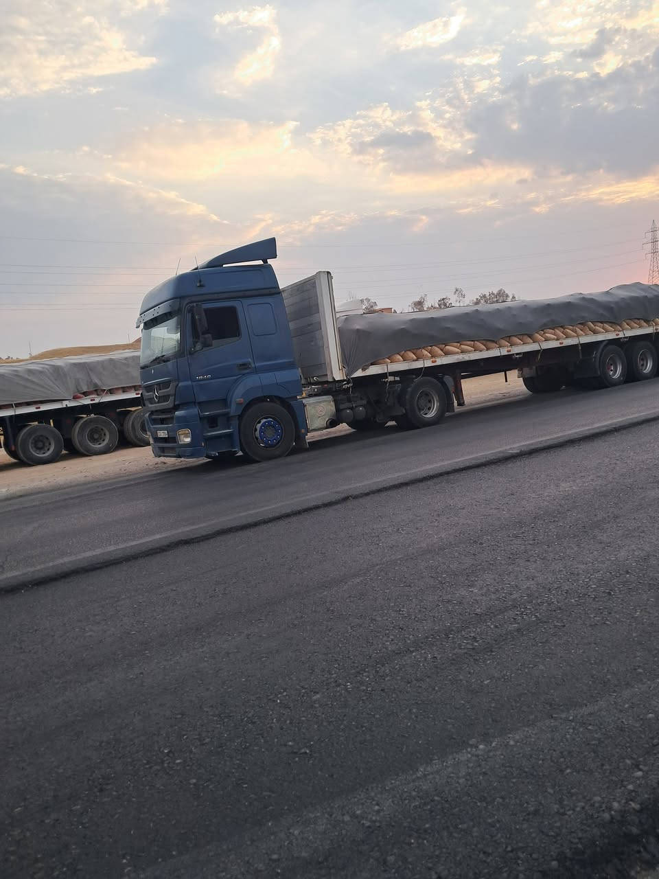 للبيع اكسور  2007 كيركهربائي هاف طكتين حجم  محرك 40 شاصي قصير مربوط عربانه فلات  ألماني دبل تاير 3 محاور 
للاستفسار والاتصال على الرقم التالي ***********

