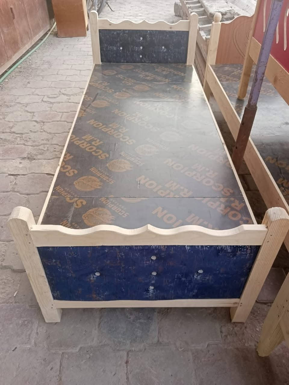 متوفر بسعر 35 العنوان بهرز ***********
