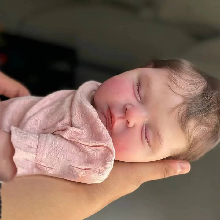 ✨ توفرت الآن دمى بيبي سيلكون واقعية جداً ✨
👶 ملامح حقيقية 100%
👱🏻‍♀️ شعر طبيعي ناعم
📏 حجم كبير ومميز
🤍 ملمس ناعم جداً مثل بشرة الطفل
مناسبة للهدايا 🎁 ولعشاق الدمى الواقعية
📩 للحجز والاستفسار خاص


**إذا كنت صاحب هذا الإعلان وتريد حذفه لأي سبب، رجاءا أرسل رسالة إلى الدعم الفني**