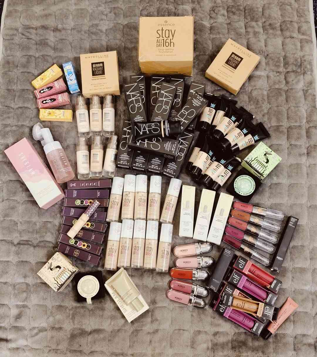 86 قطعة جديدة ب 190 الف❤️
تصفية غراض كوزمتك قطع اخيرة ماستر كوالتي نفس الصور بالضبط نظافتهم 100 % 
الاكسباير 2028,2029,2030
التوصيل متوفر لكل المحافظات 
للتواصل واتساب:***********
