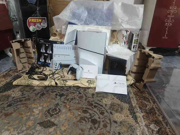 السلام عليكم 
جهاز بلي 5 سلم جديد صارله اقل من شهر وبي حساب وبي ستاند بي مروحه وتشحن اليدادت وايضا ستاند أقراص
 ويو بي إس الخاصمال طاقته 1500 
المكان بغداد الحرية الأولى قرب باشاك مول 
وهذا رقمي ***********
السعر الكاملمع كل ملحقاته 750 الف تيحاتي للجميع
