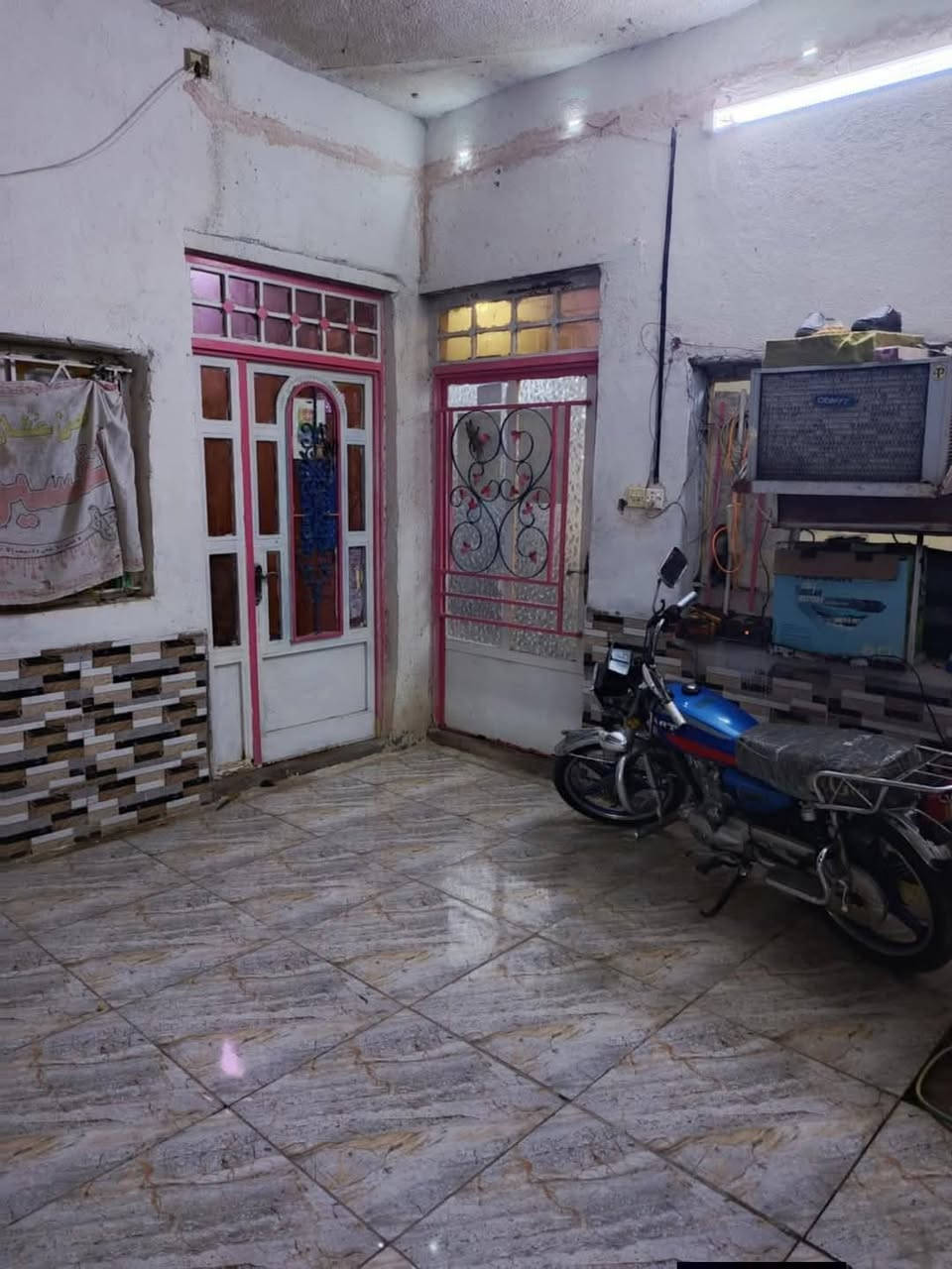 سلام عليكم
تحيه طيبه الكم 
بيت للبيع زراعي  مساحه 150ركن
المنطقه الزيوت النباتيه 
بيت طابقين الطابق الاول يتكون من غرف نوم 2وصاله ومطبخ واستقبال وصحيات خارجيه أما الطابق الثاني يتكون من غرف نوم 2 وصاله للاستفسار الاتصال على الرقم  ***********

