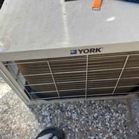 مكيف من شركة york مستعمل قليل جداً اخو الجديد السعر ٢٠٠ الف للتواصل 07...