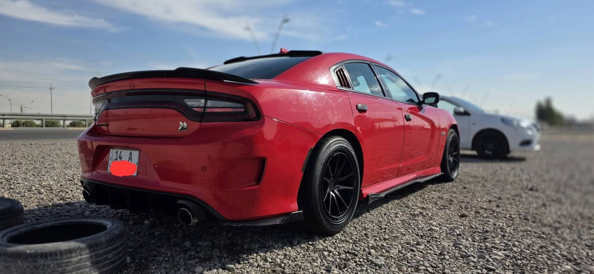 سلام عليكم 
شارجر 2017 سكات باك 6.400
السياره بدون حادث كفاله بديها بنيد مقسم فقط 
داخله تقرير تعمل وتسير 
جاهزه السياره من الطول للطول 
كزوزت رياضي 
داخل احمر 
السياره فول عده الفتحه 
ربع متذب عليها 
مكاني البصره 
***********
