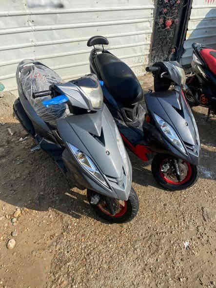 سلام عليكم 
جيتي ار 
موديل 2014
دراجه اخت الرمبه 
مكينه كفااااله 
زوج تايرات جدد 
ضفيره ع وضع الشركه
كلجات بلاد
ويل نجمه
لون فيراني
دراجه كلش حلوه واحله من الصور 
ما نقصها برغي 
حته الدهن توني مبدله MOTUL
سعرها 700وبيها مجال
مكاني بغداد الحريه
***********
