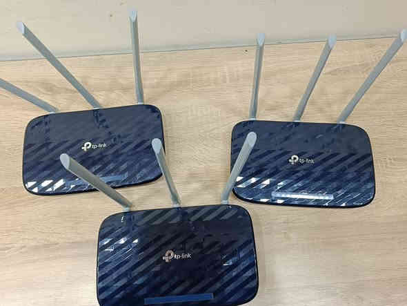 راوتر نوع Tp-link حديث
عدد 3 قطع اخو الجديد بسعر مغري جدا سعر القطعة الواحدة 20 الف فقط مكاني كركوك  للطلب الاتصال على الرقم ***********
