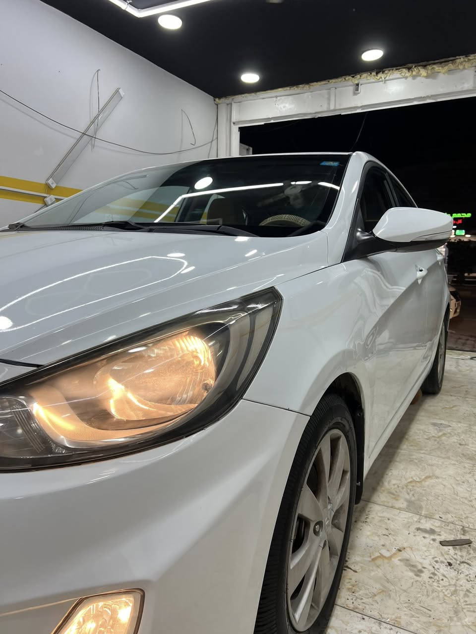 السلام عليكم
هيونداي اكسنت ٢٠١١ وارد خليجي فول فتحة
ماشية  100 الف كيلو متر
سنوية جديدة صالحة لغاية 2030 
هزة جديدة ورقم انكليزي جديد باسمي تحويل مباشر 
محرك ٤ سلندر 1.6 المرغوب والاعتمادي
5 ويل كب 
وعدة السيارة والكتلوكات الشركة كاملة   
السيارة عليهة ادامة كاملة جديدة من منضومة تبريد وفريز جديد اصلي
ادامة محرك وتبديل نوزلات وبلكات اصلي 
منضومة وقود جديدة
صدر امامي جديد ودبلات 
تخم تاير جديد 
بوليش 
كشنات ودواخل بلاديات ونظيفات
السونار مرفق في المنشور
المكان بغداد الكرخ 
السعر ١٠٩ وبي مجال بسيط 
التواصل واتساب 
***********
