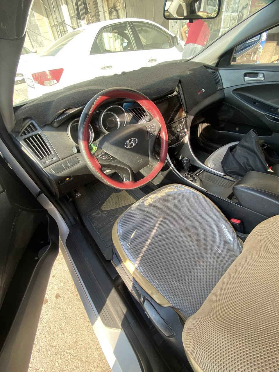 السلام عليكم
سوناتا 2011 كوريه 
سياره جاهزه كير مكينه حداديه تبريد تدفئه مكينه بلاديه
تخم تاير تحكمات ستيرن 
سنويه جديده رقم دولي جديد 
تحول وكاله ثاني يوم
بيها كلير حزام لاثر الجراد 
السعر 95 $ بيها مجال بسيط 
مكانيها واسط النعمانية 
***********
