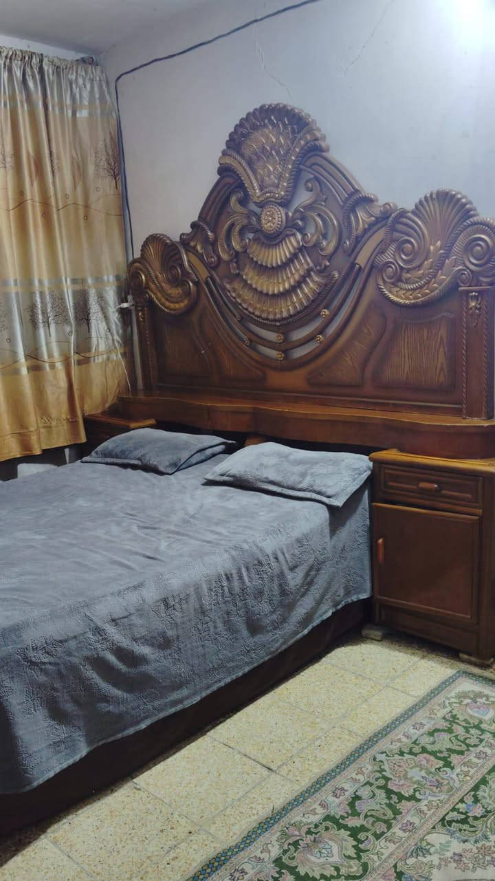 يالله 
غرفة نوم 6 باب صاج تسكام  5 ملم 
الضهر جرجوبة  براغي 

جدا جدا  نضيفة  
 جامه الميز 
والزاوية  موجودات  
 غرفة كامله من كلشي 
السعر 550  

العنوان  حلة   شارع 100 

يوجد خدمة نقل  وشد 
 
***********
