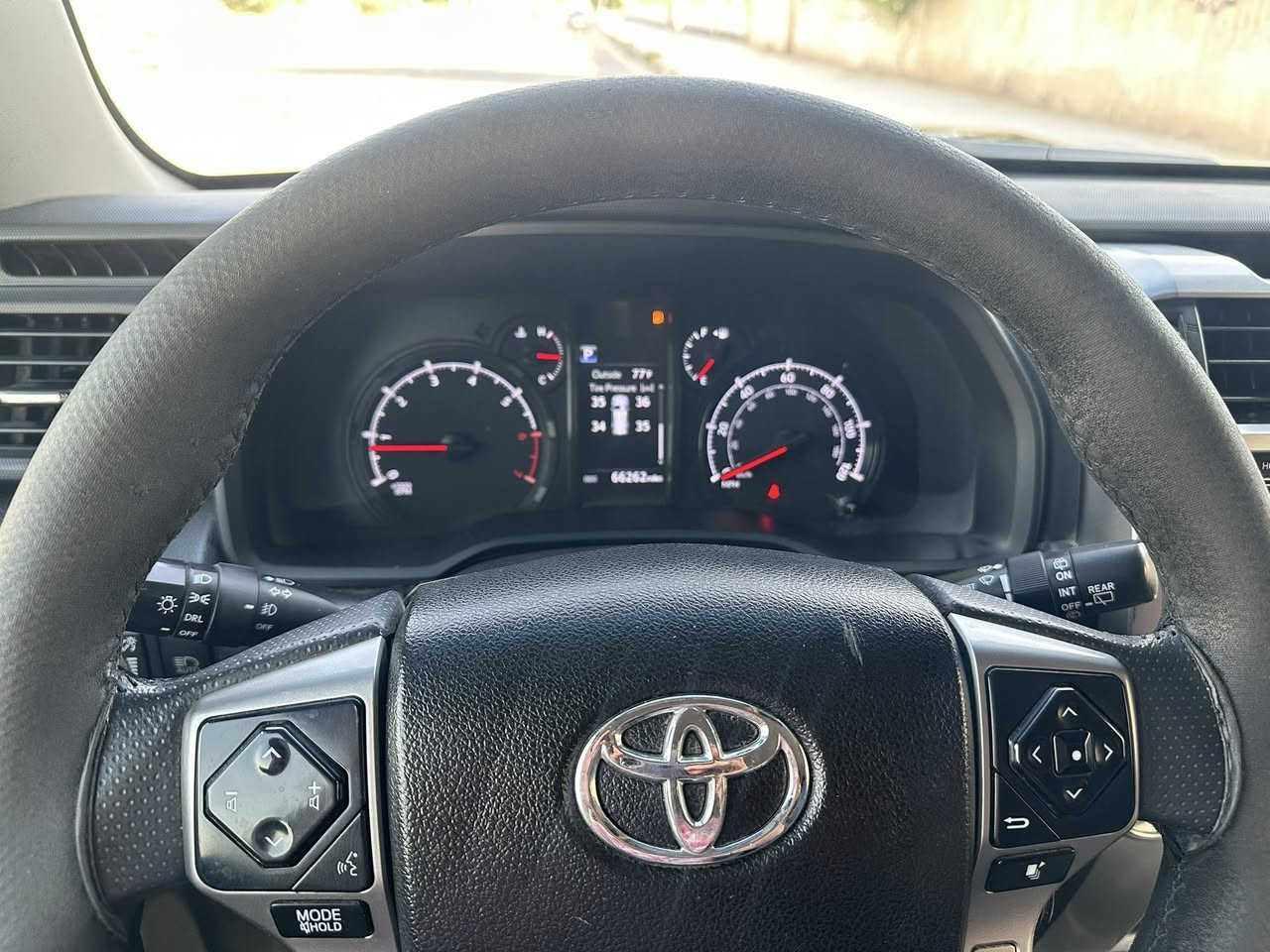 السلام عليكم
موديل2022 
TOYOTA  4RUNNER SR5 Preniuim✍️
~ تويوتا فور رنر 
~ وارد أمريكا  
~ محرك 6 سلندر  / V6 
~ فئة SR5 
~ ايرباك سترن و برده رجعت بيلادي 
~موصفات 1/1 
~ بصمة 
~ فور ويل ( 4*4 ) 
~ شاشة كبير  كاميرة دوار 
~ كاميرة خلفية 
~ داخلية اسود ملكية 
~ رادار أمامي  
~ كشن أمامي كهربائية 
~ كشن مخمل 
~ لايتات 3عدسات زينون
~تحديد سرعة 
~ حجم تايرات 17 
~ ماشي66  الف ميل 
~سيارة رقم اربيل ب اسمي  
~ سعر  (248 $ )ورقة دولار بيها مجال 
~ مكان واسط العزيزية
***********
