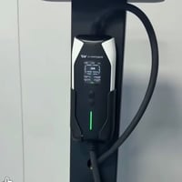 للبيع شاحنة مع ملحقاتها 07724901608