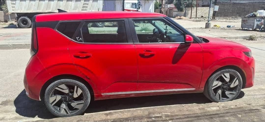 للبيع 

GT-Line 2023 سول

النوع: كيا سول GT-Line

(فول مواصفات)

الموديل: 2023

الرقم: بغداد بإسمي شخصياً

- تحويل ثاني يوم)

المسافة المقطوعة: 47,000 كم قابلة للزيادة

حالة البدي والضرر:

السيارة بدون صبغ نهائياً.

. تفاصيل الضرر: بارد وتكحيل کارت شبرين) في البنيد أثر الحادث + خشم الجاملغ مع تعديل الجاملغ بارد + بارد قليل
جدا في حافة الباب

الدعامية الامامية تبديل

. ملاحظة توجد طخة بسيطة جداً في الباب الخلفي (جهة الراكب أثر النقل (موضحة بالصور) ورصعة بالبنيد طابوكة بسبب اطفال المنطقة )  طخة بالدعامية الخلفية

الإيرباك ضرر إيرباك الدرگة (الستيرن) والدشبول مبدل
بلادي.

 

العنوان : المحمودية  أو الكرادة
السعر مناسب 

للتواصل:***********
